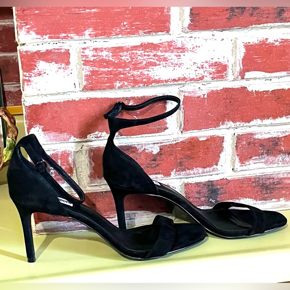 EUC. Steve Madden Black Suede Ankle Strap Heels. Women’s size 11.